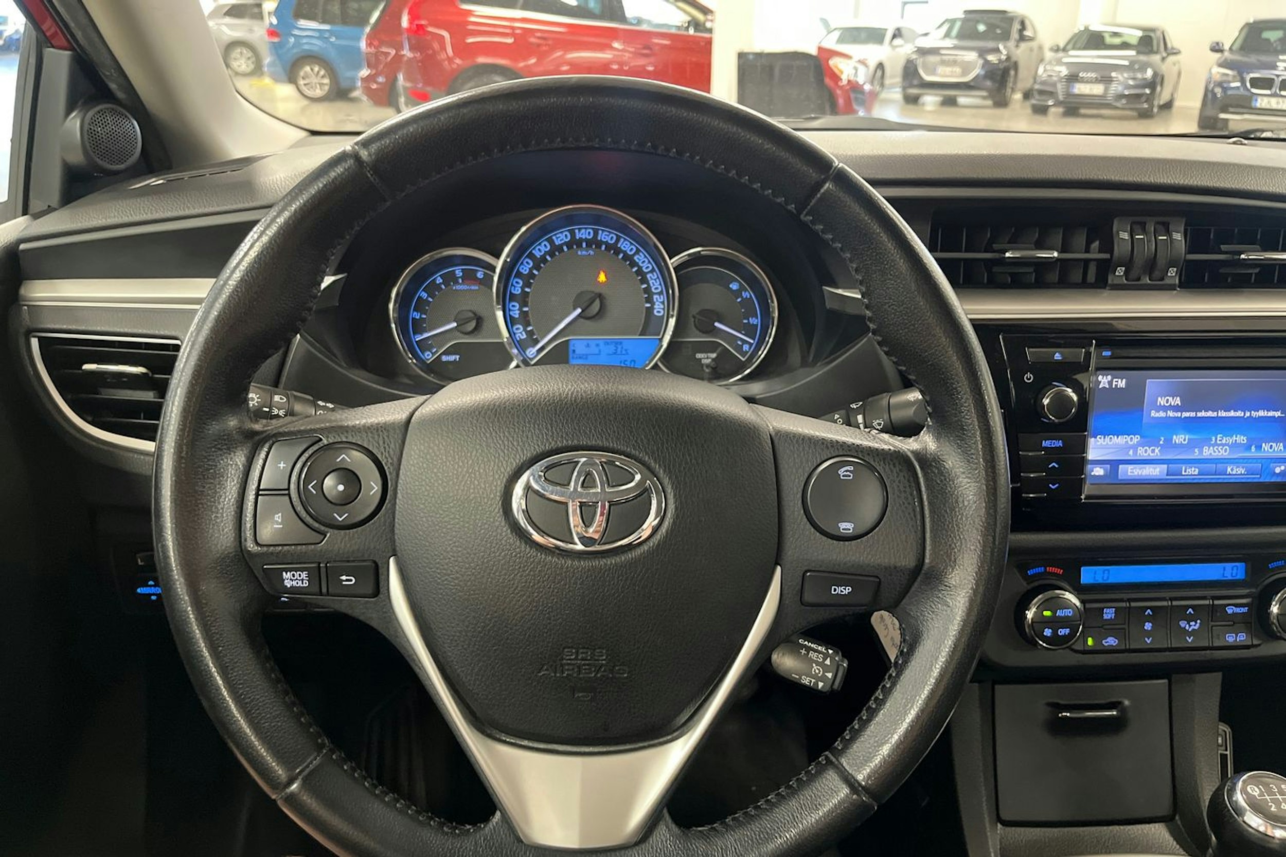 punainen Toyota Corolla 2013 kuva 18.