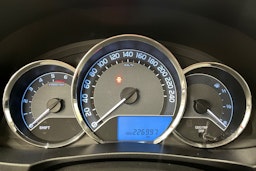 punainen Toyota Corolla 2013 kuva 21.