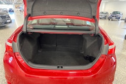 punainen Toyota Corolla 2013 kuva 27.