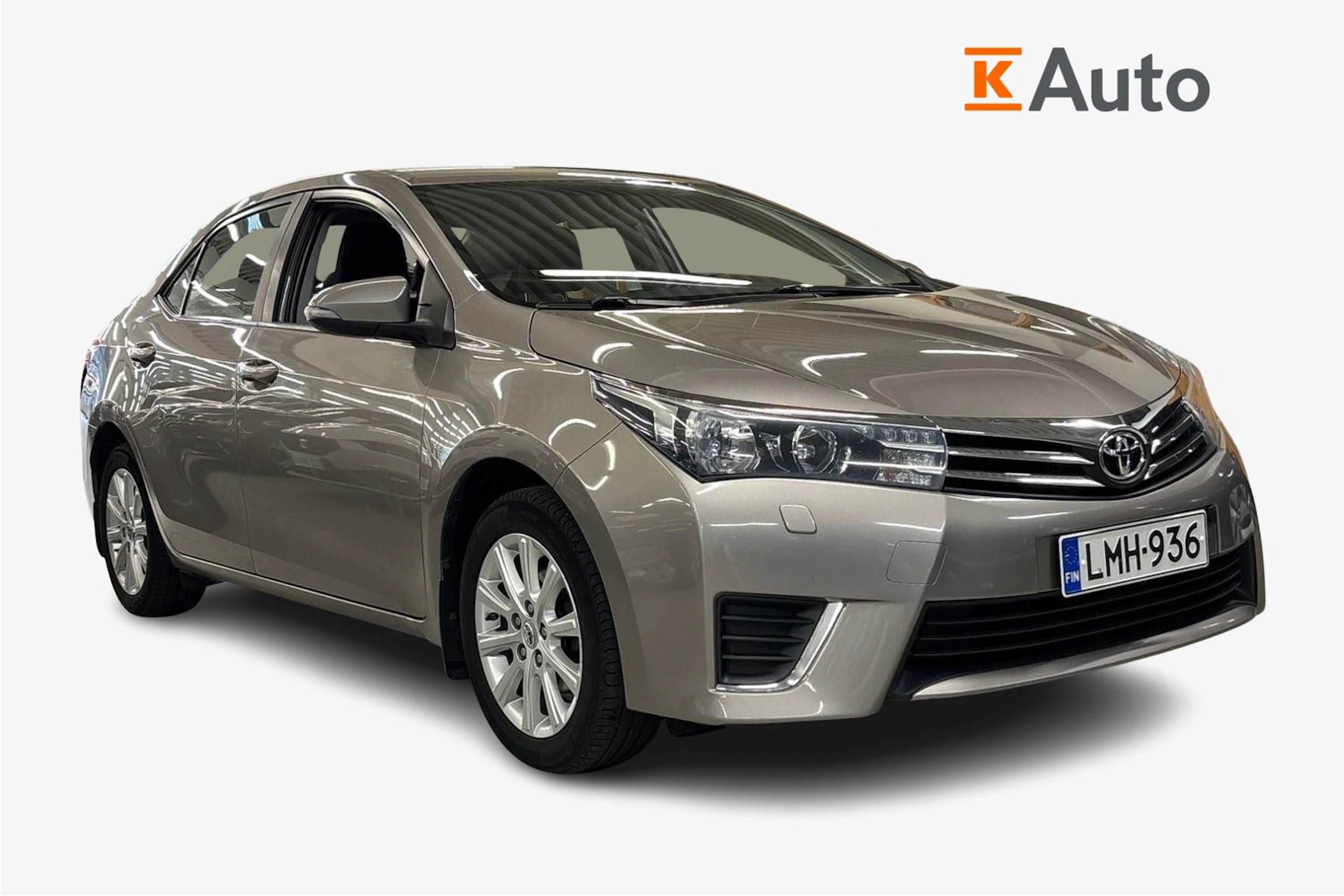 Ruskea (beige) Toyota Corolla 2013 kuva 1.