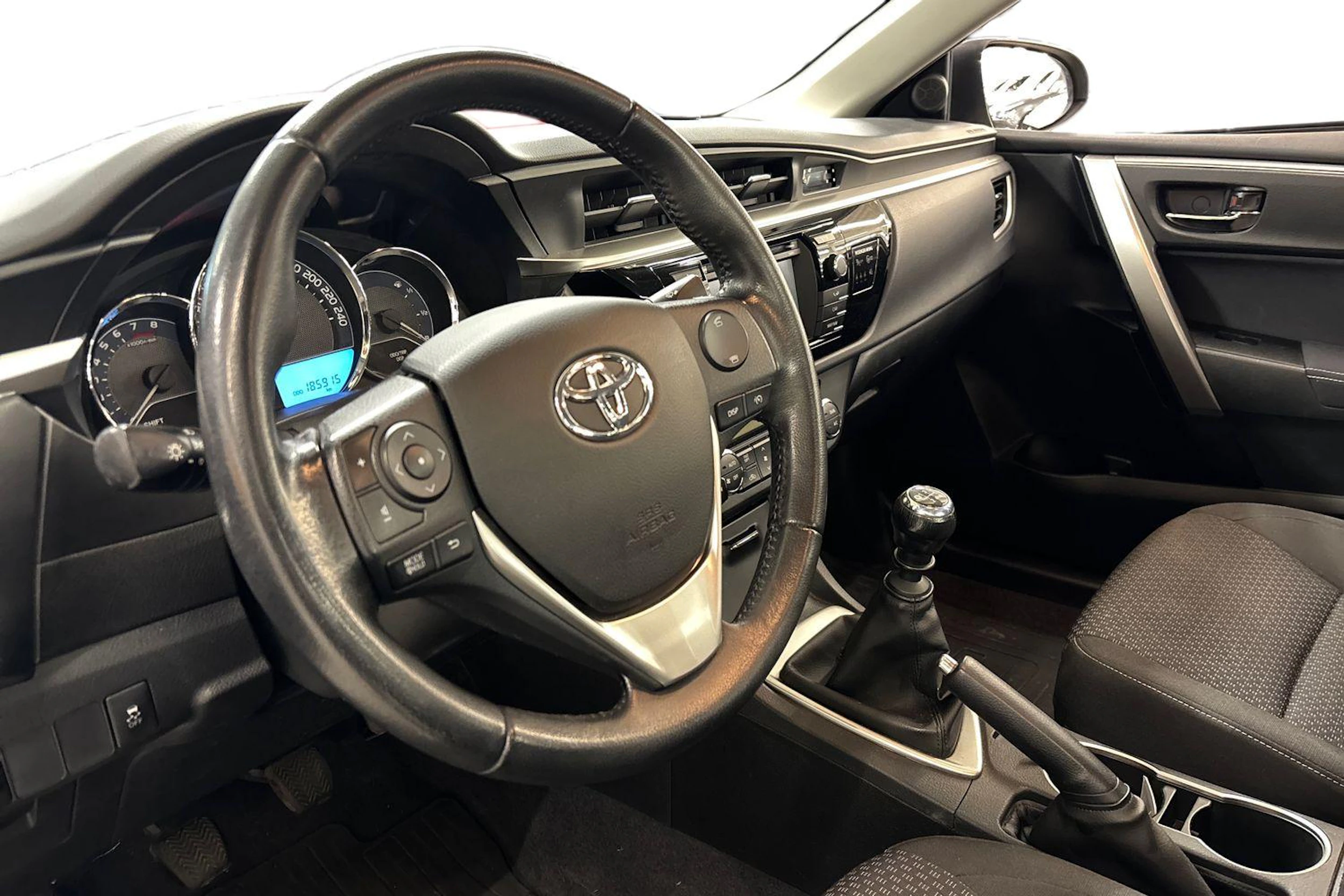 Ruskea (beige) Toyota Corolla 2013 kuva 3.