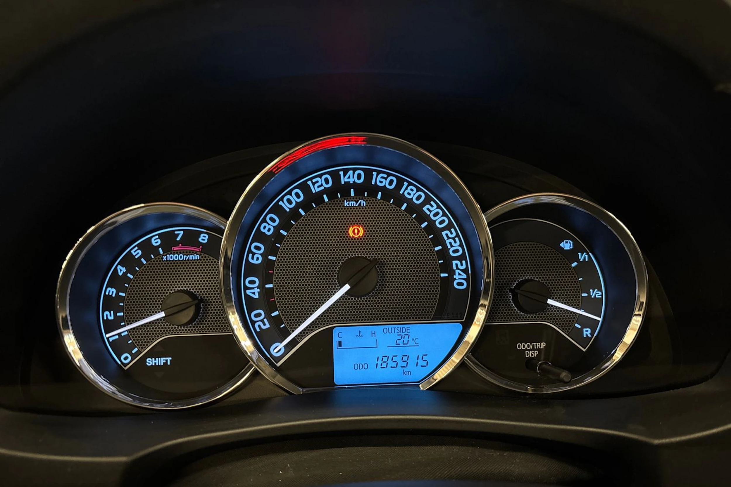 Ruskea (beige) Toyota Corolla 2013 kuva 5.