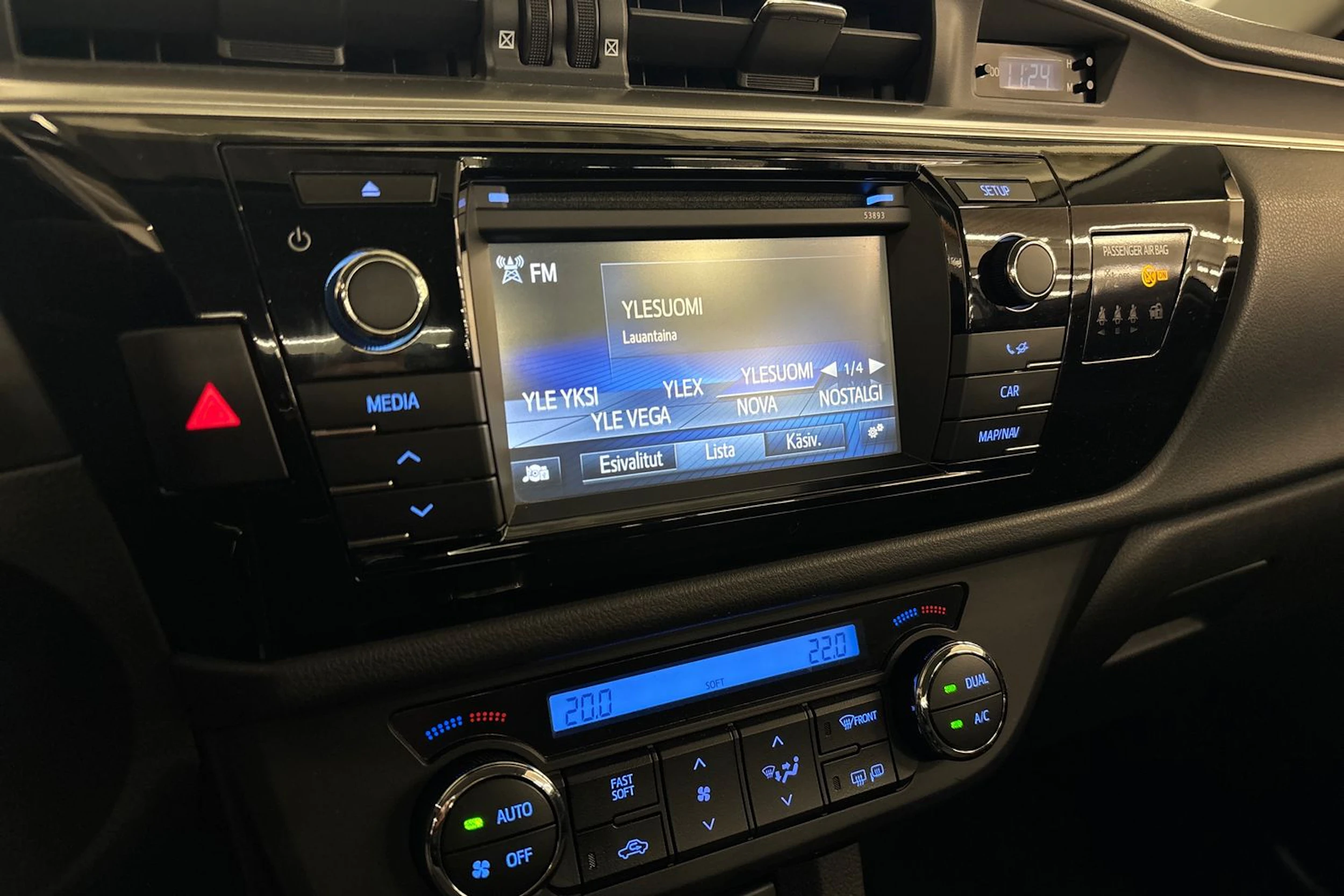 Ruskea (beige) Toyota Corolla 2013 kuva 6.