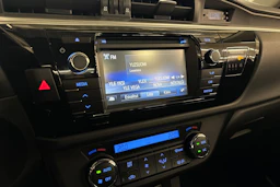 Ruskea (beige) Toyota Corolla 2013 kuva 6.