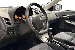 harmaa Toyota Corolla 2013 kuva 6.