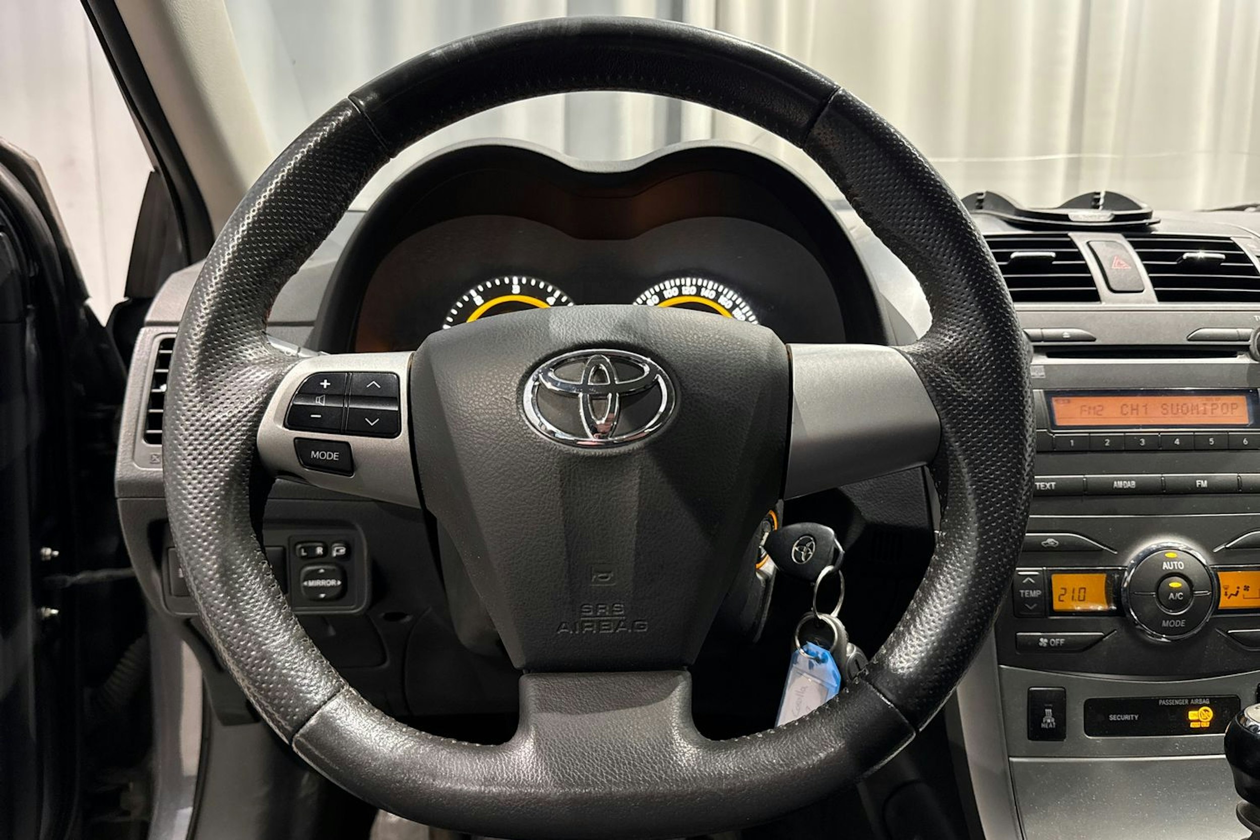 harmaa Toyota Corolla 2013 kuva 13.