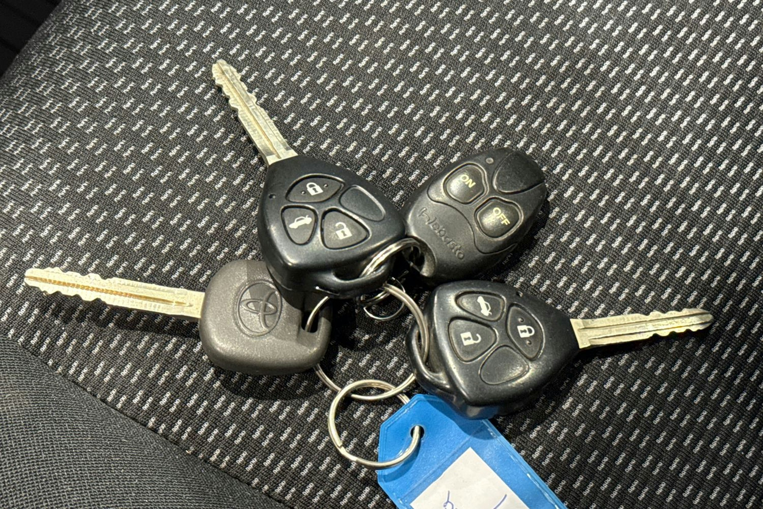 harmaa Toyota Corolla 2013 kuva 18.