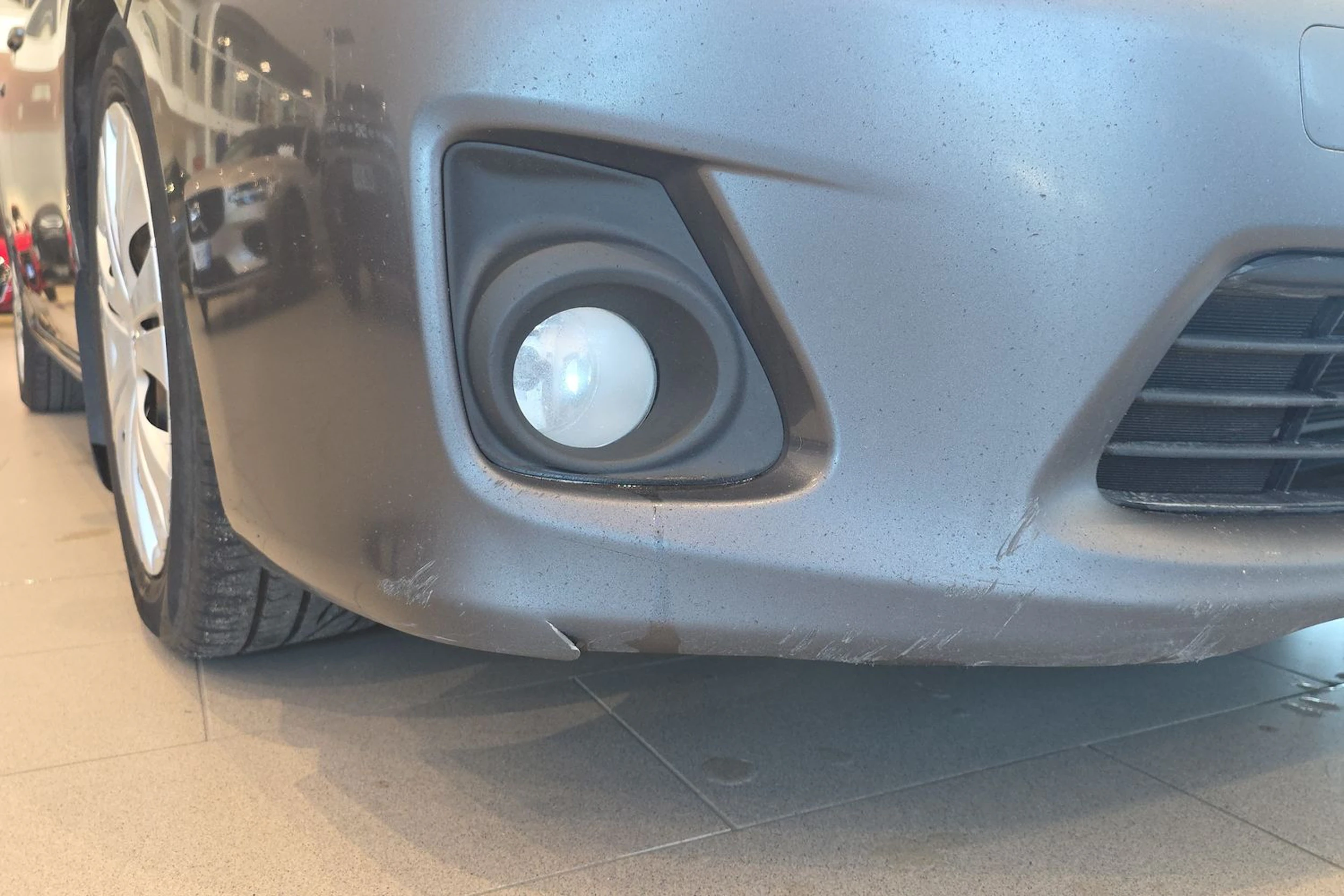 harmaa Toyota Corolla 2013 kuva 26.