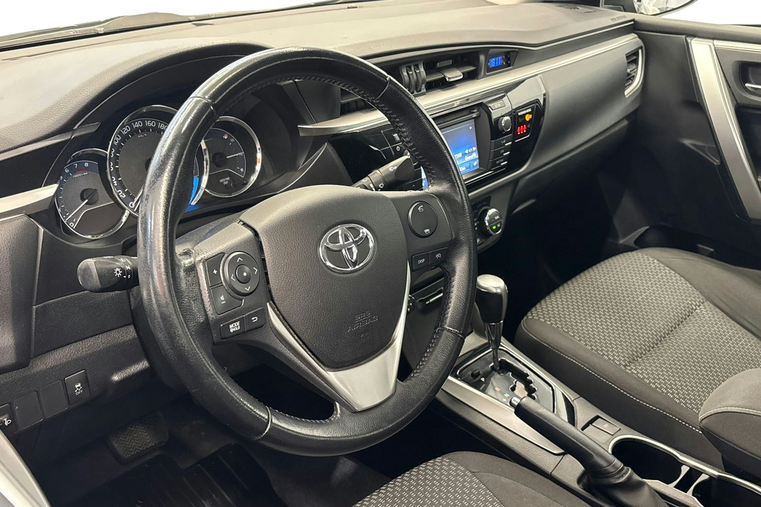 harmaa Toyota Corolla 2014 kuva 7.