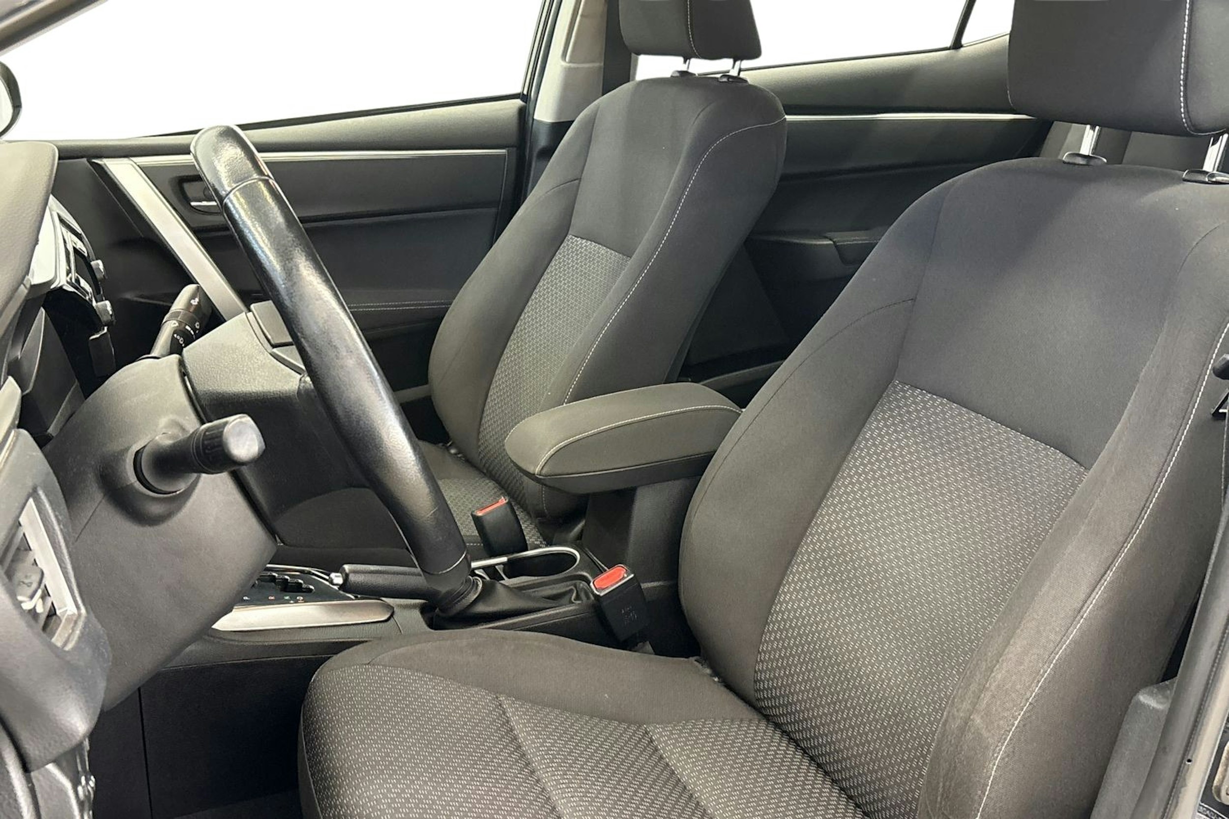 harmaa Toyota Corolla 2014 kuva 9.