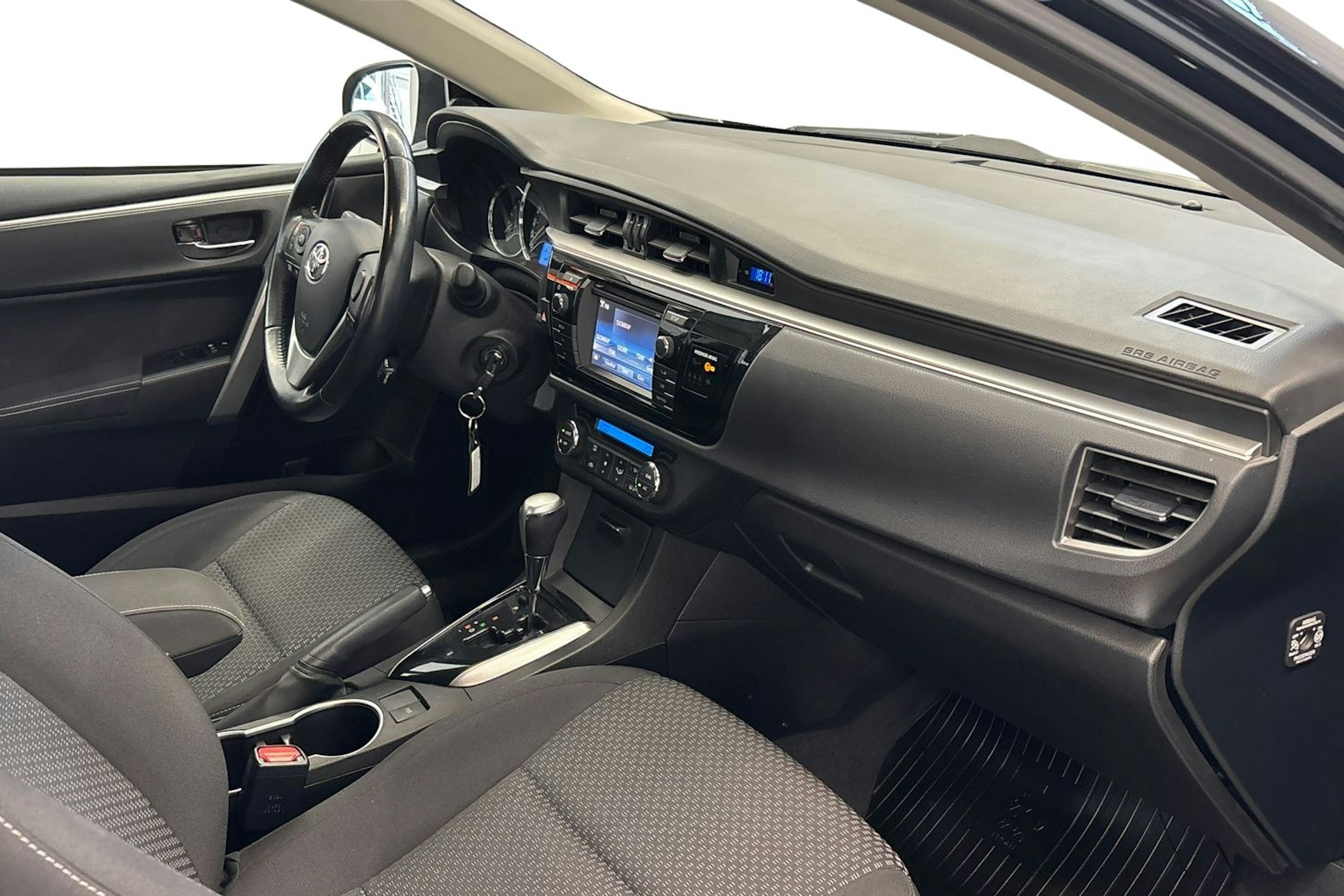 harmaa Toyota Corolla 2014 kuva 10.
