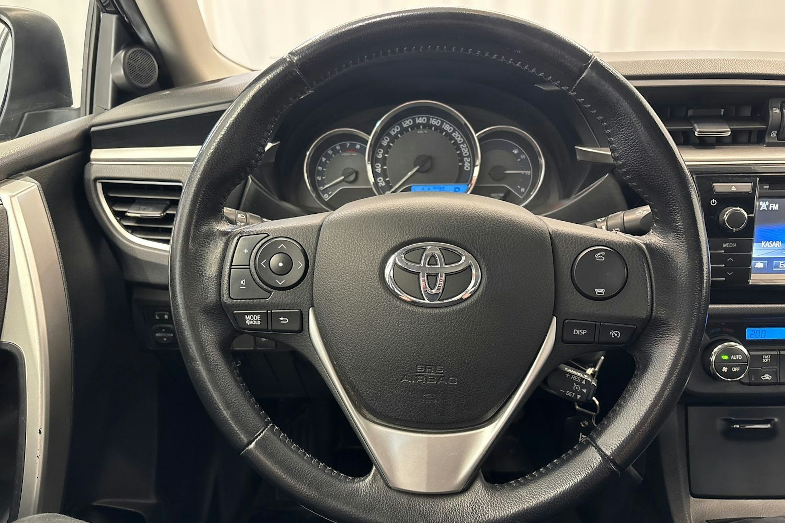 harmaa Toyota Corolla 2014 kuva 16.