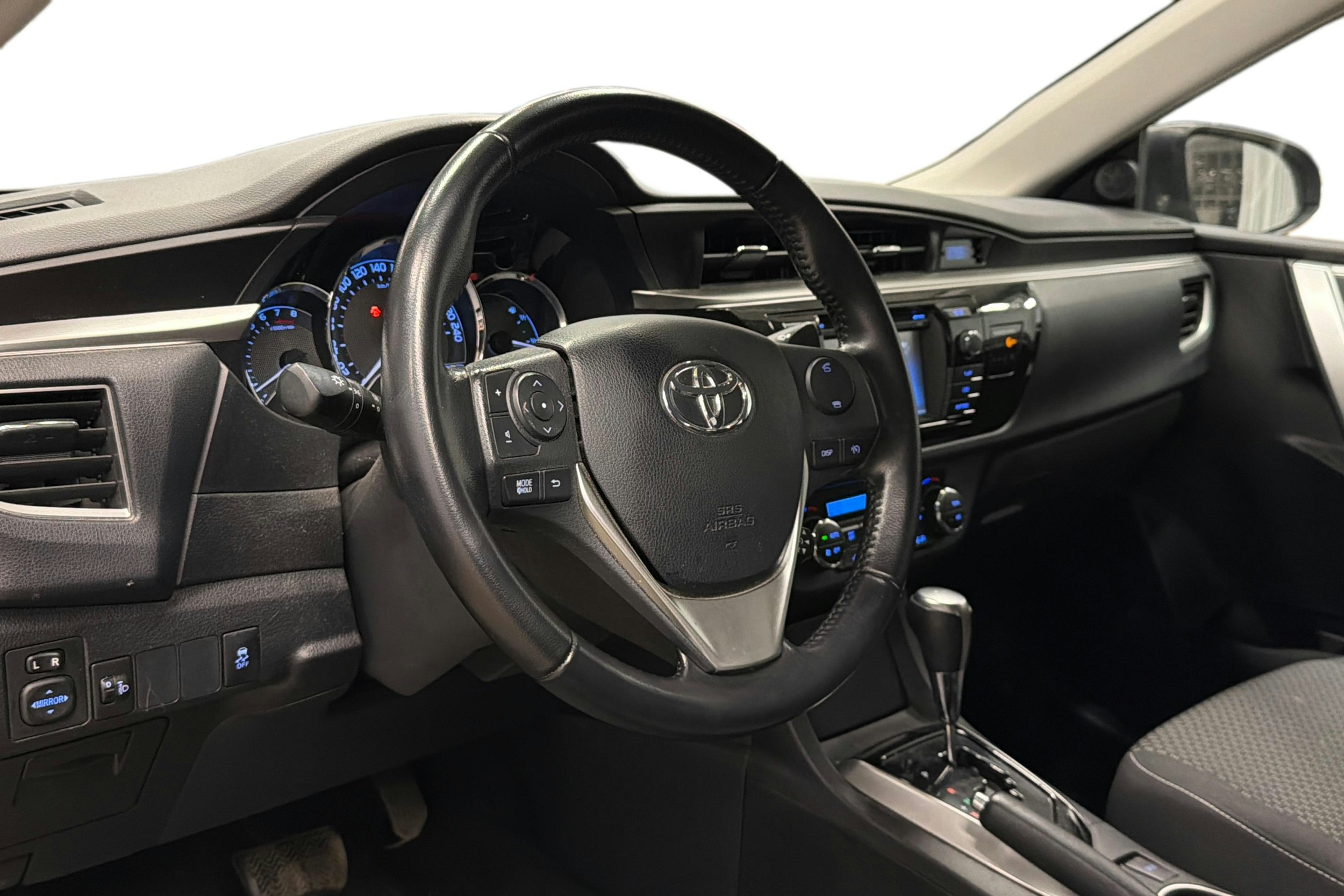 ruskea (beige) Toyota Corolla 2015 kuva 3.