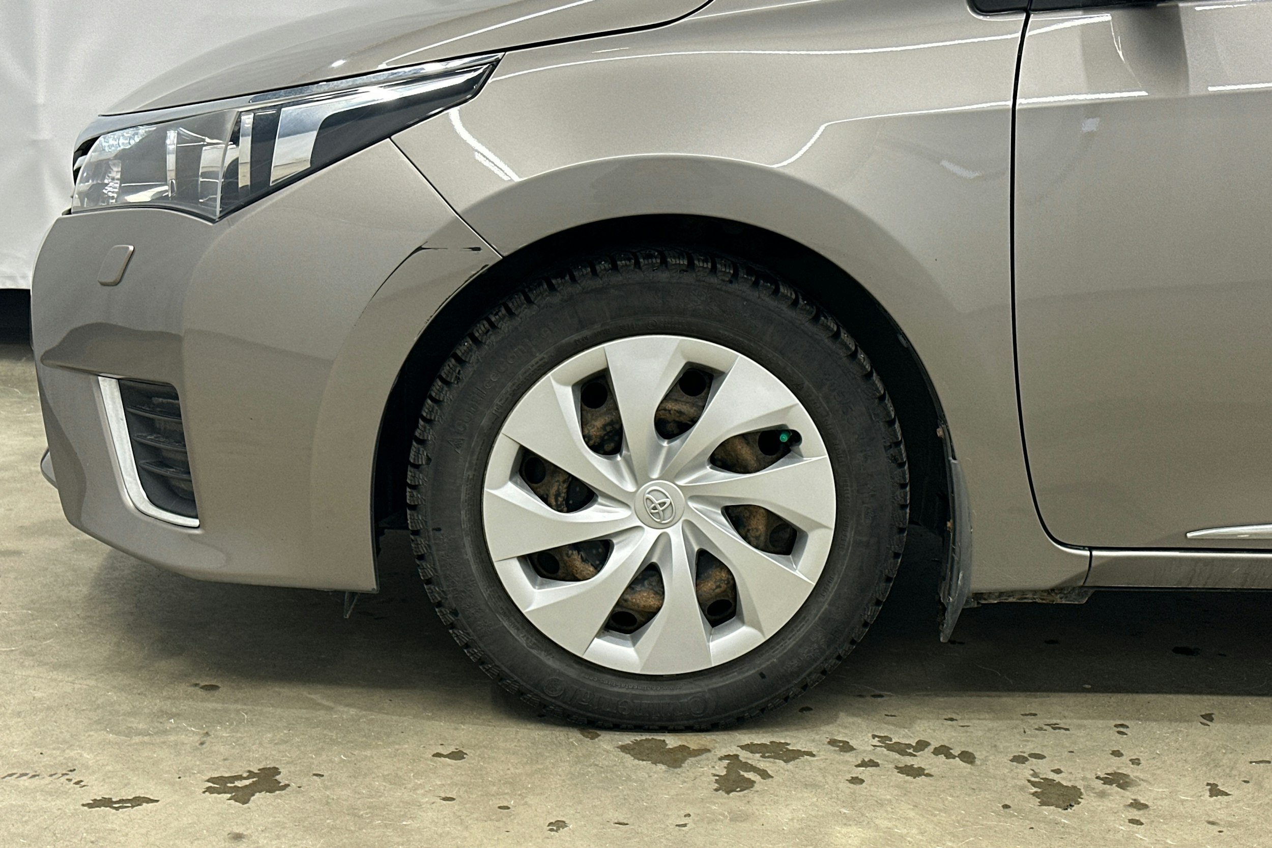 ruskea (beige) Toyota Corolla 2015 kuva 12.