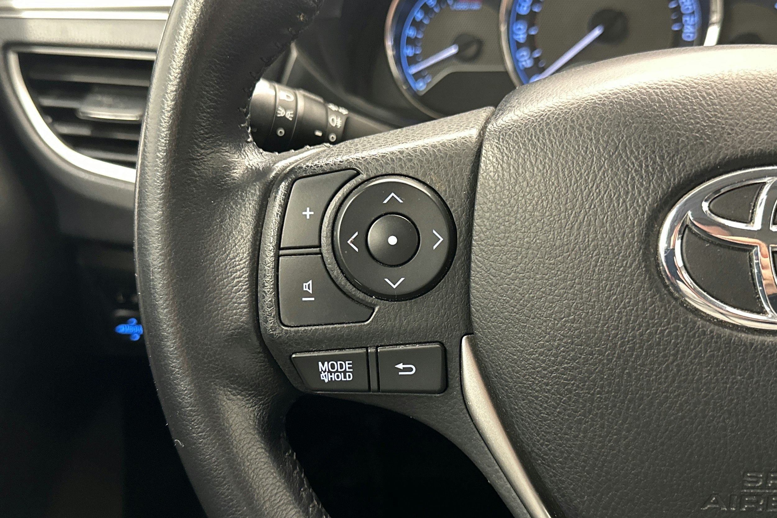 ruskea (beige) Toyota Corolla 2015 kuva 14.