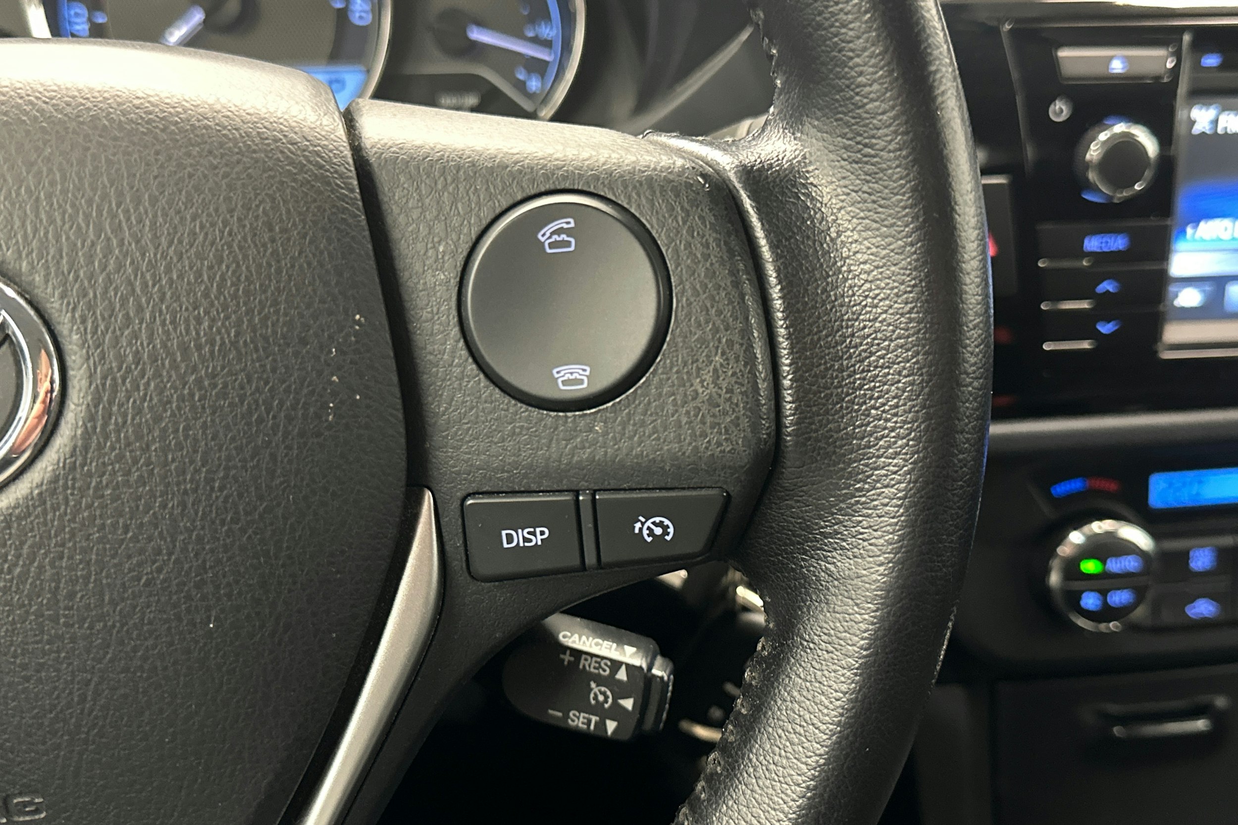 ruskea (beige) Toyota Corolla 2015 kuva 15.