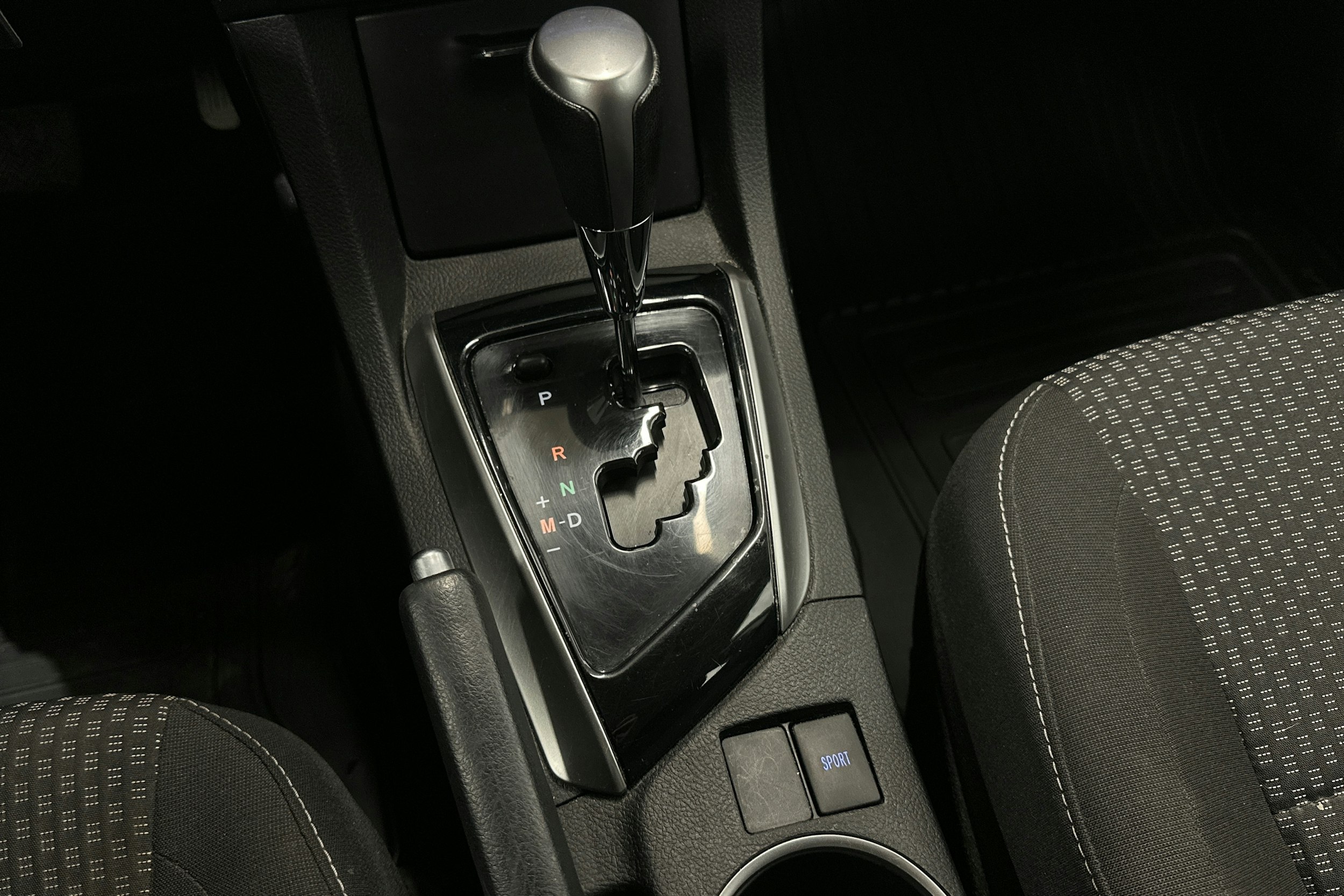 ruskea (beige) Toyota Corolla 2015 kuva 20.