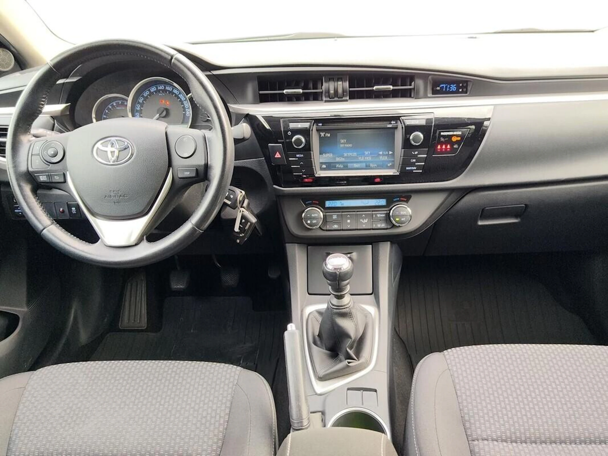 hopea Toyota Corolla 2016 kuva 6.