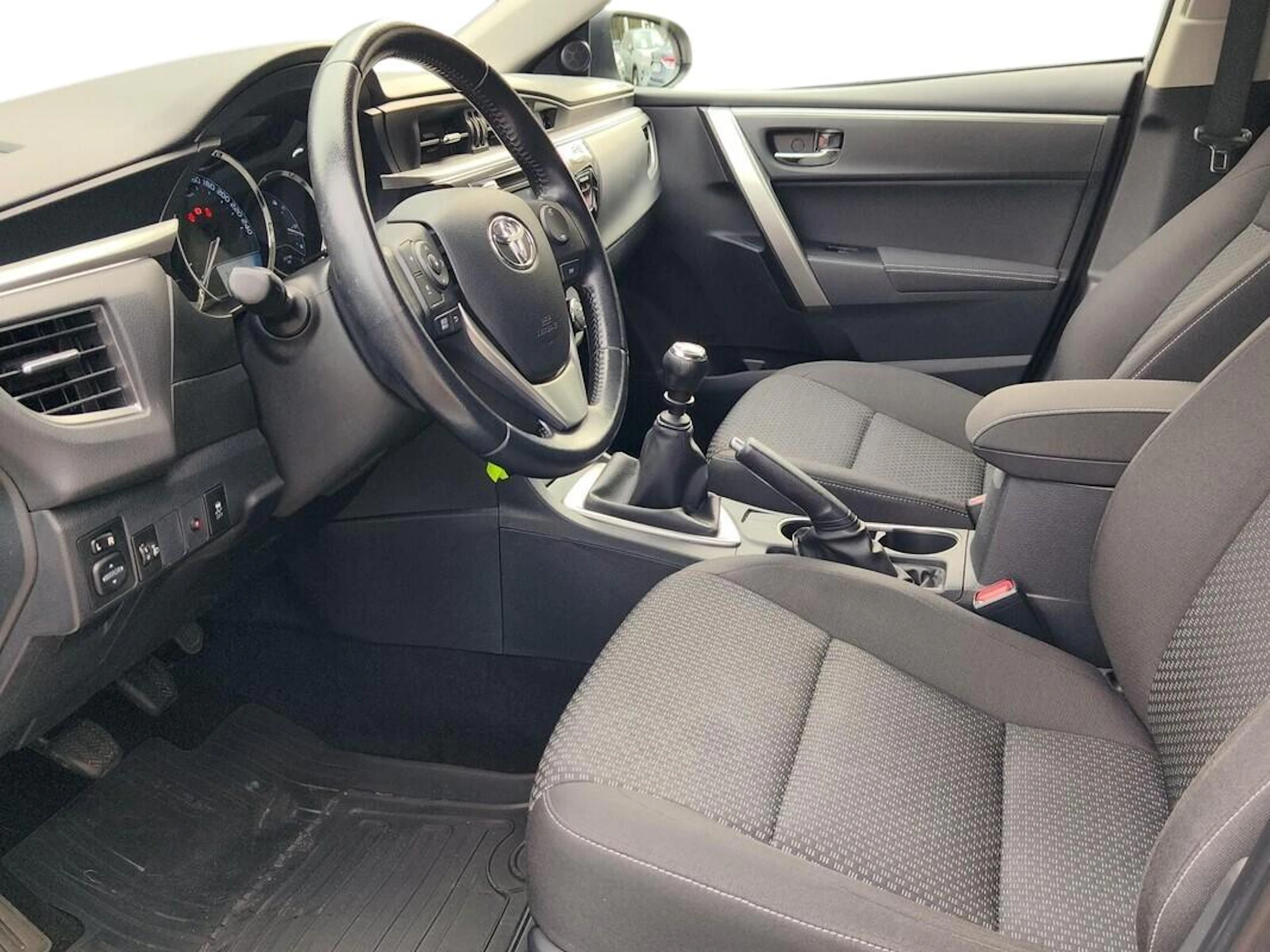 hopea Toyota Corolla 2016 kuva 7.