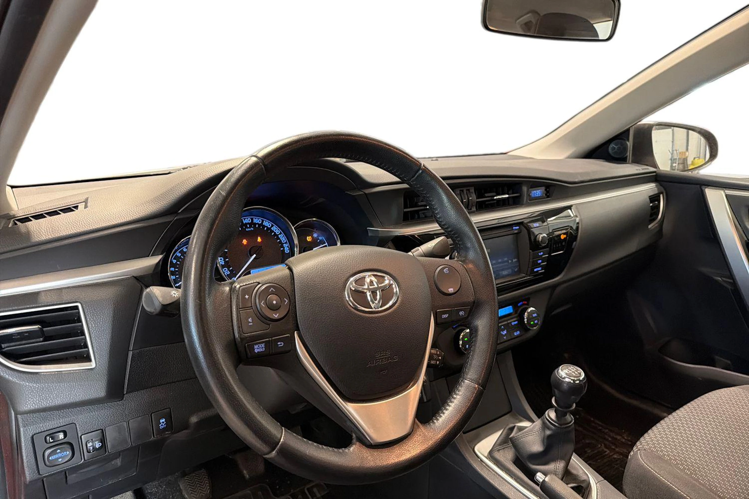 punainen Toyota Corolla 2016 kuva 3.