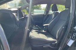 musta Toyota Corolla 2016 kuva 3.