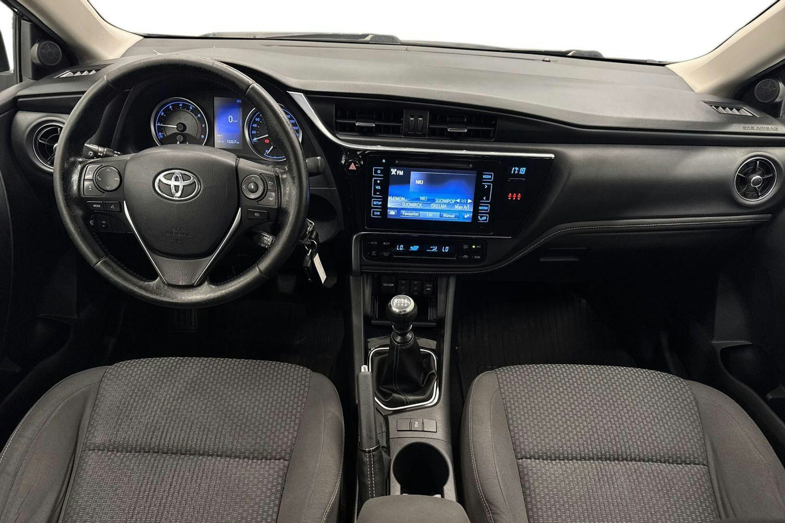 musta Toyota Corolla 2016 kuva 9.
