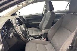 musta Toyota Corolla 2016 kuva 11.