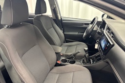 musta Toyota Corolla 2016 kuva 13.