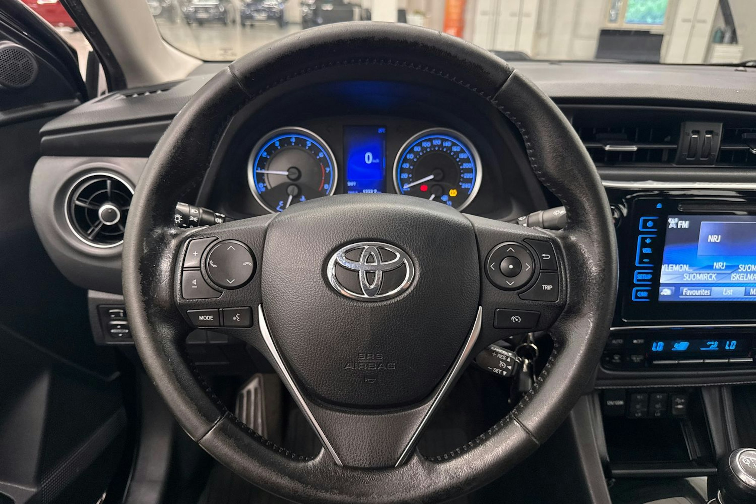 musta Toyota Corolla 2016 kuva 14.