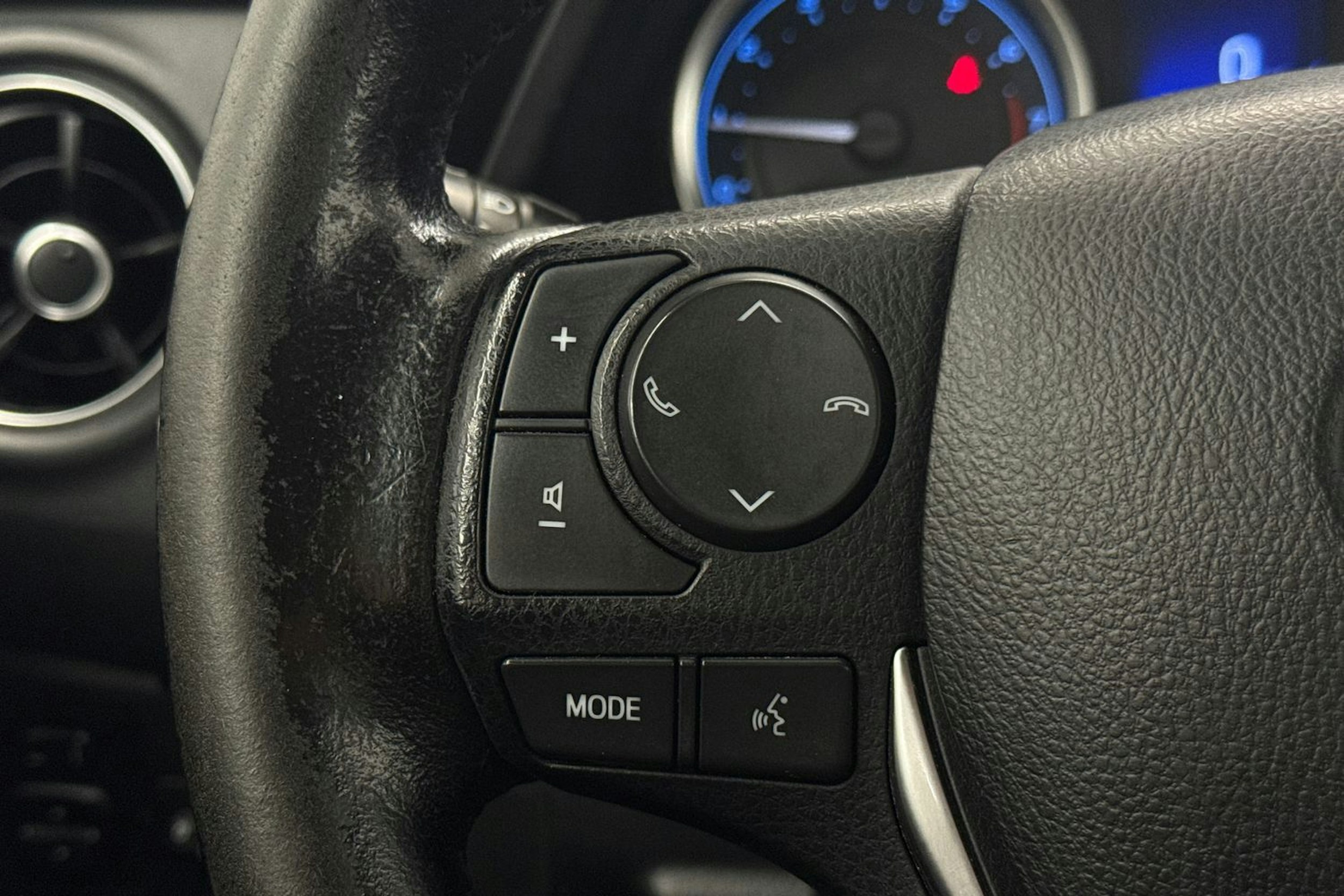 musta Toyota Corolla 2016 kuva 16.