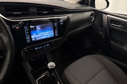 musta Toyota Corolla 2016 kuva 20.