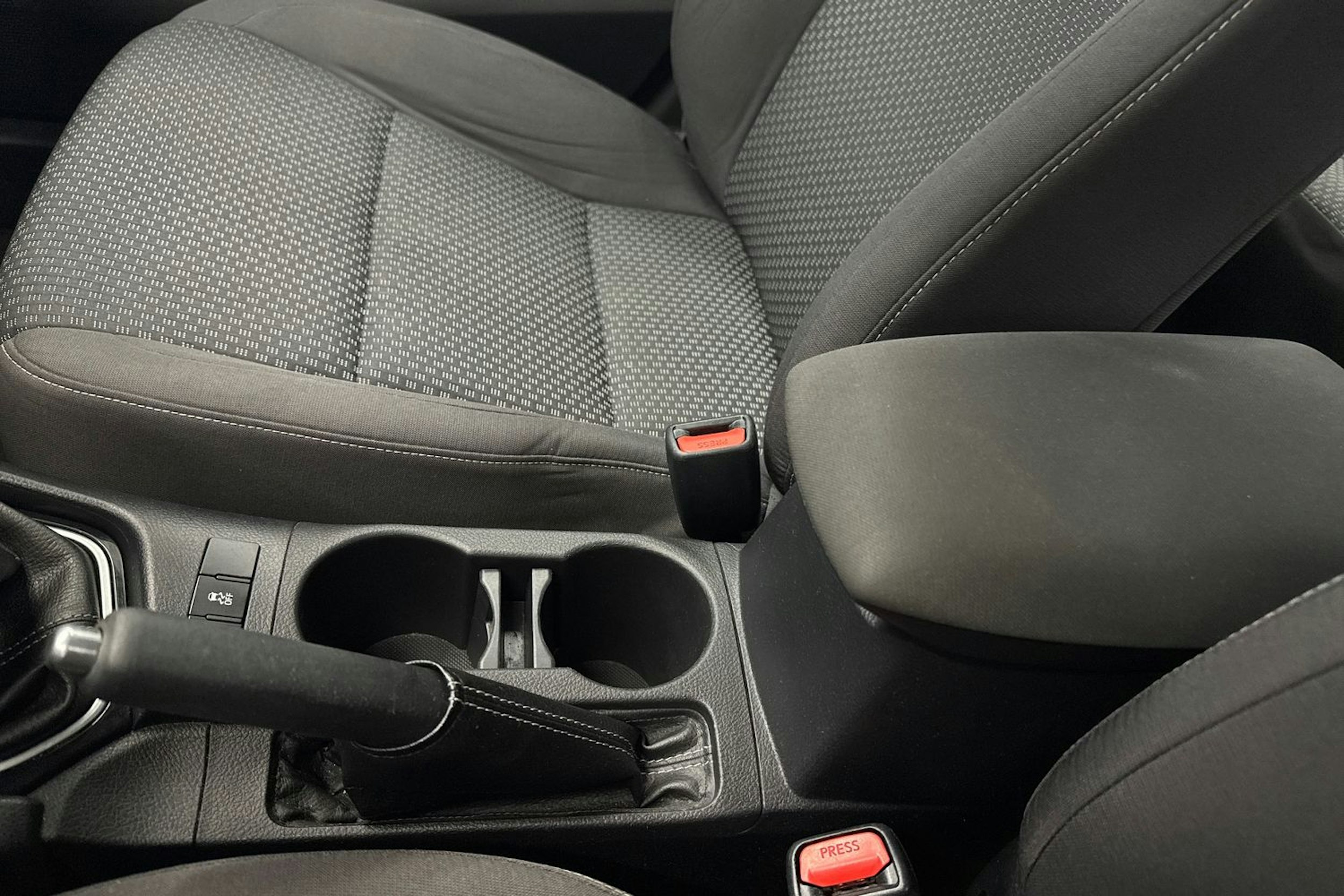 musta Toyota Corolla 2016 kuva 29.