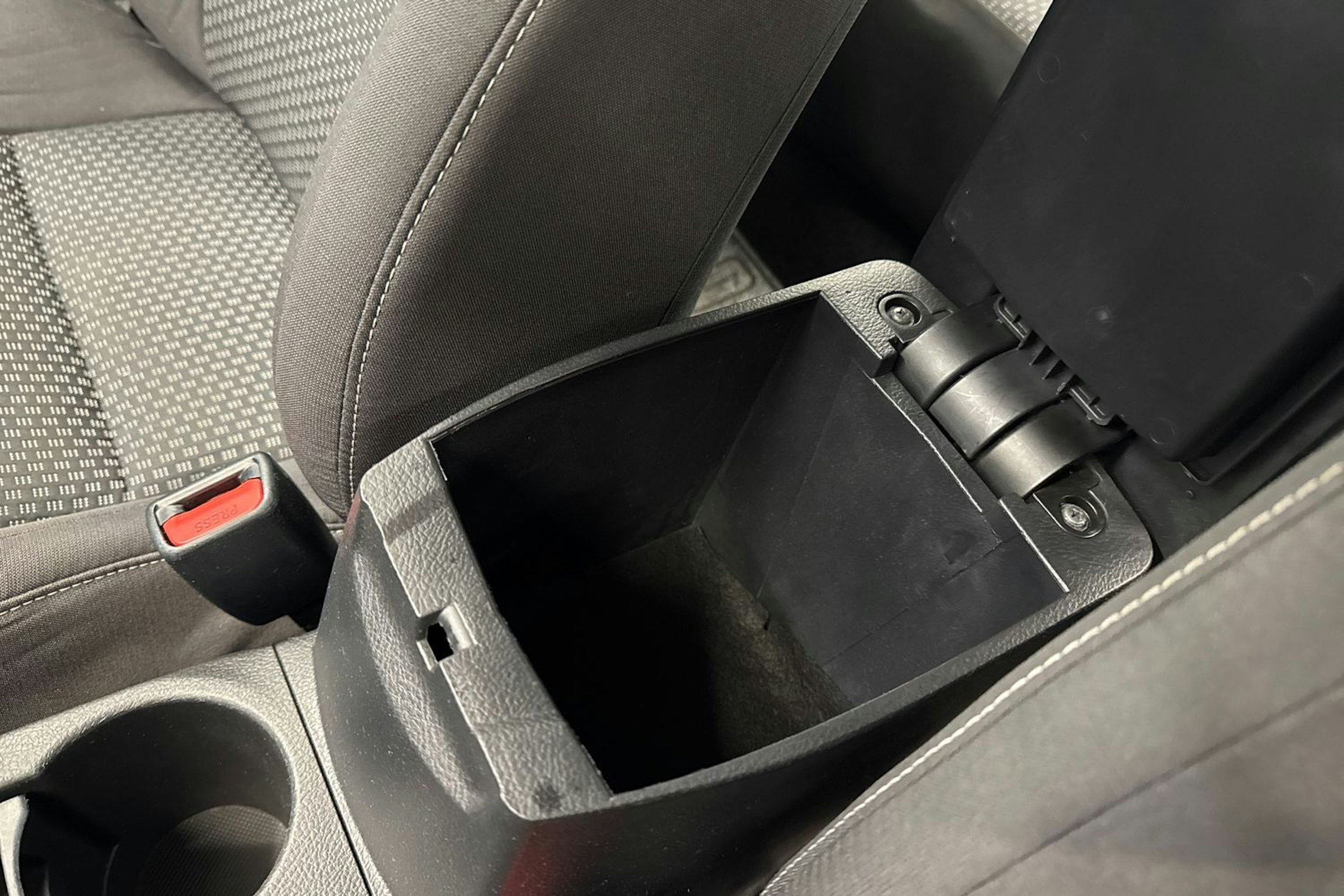 musta Toyota Corolla 2016 kuva 30.