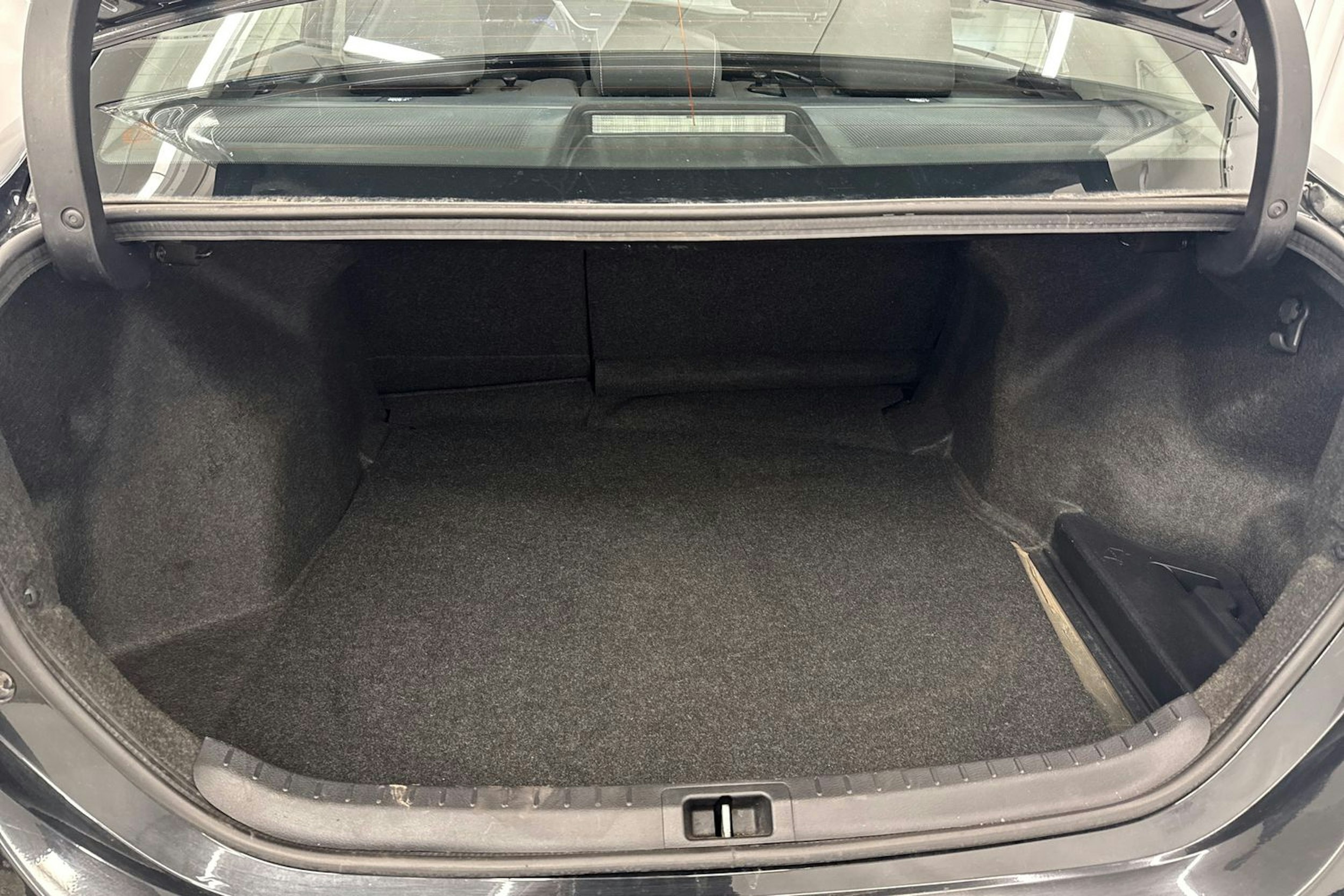musta Toyota Corolla 2016 kuva 31.