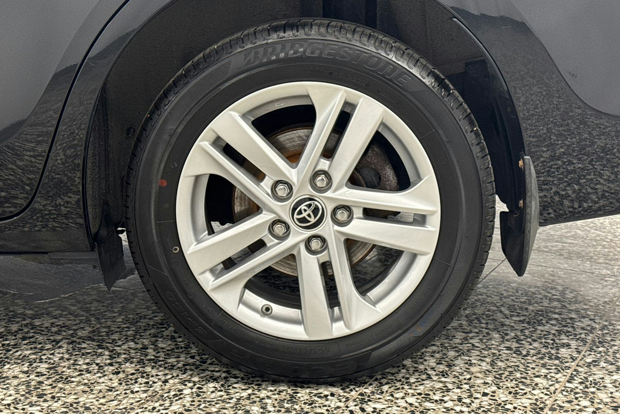 musta Toyota Corolla 2016 kuva 32.