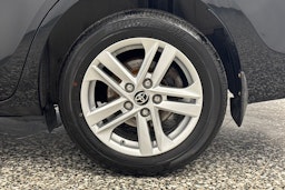 musta Toyota Corolla 2016 kuva 32.