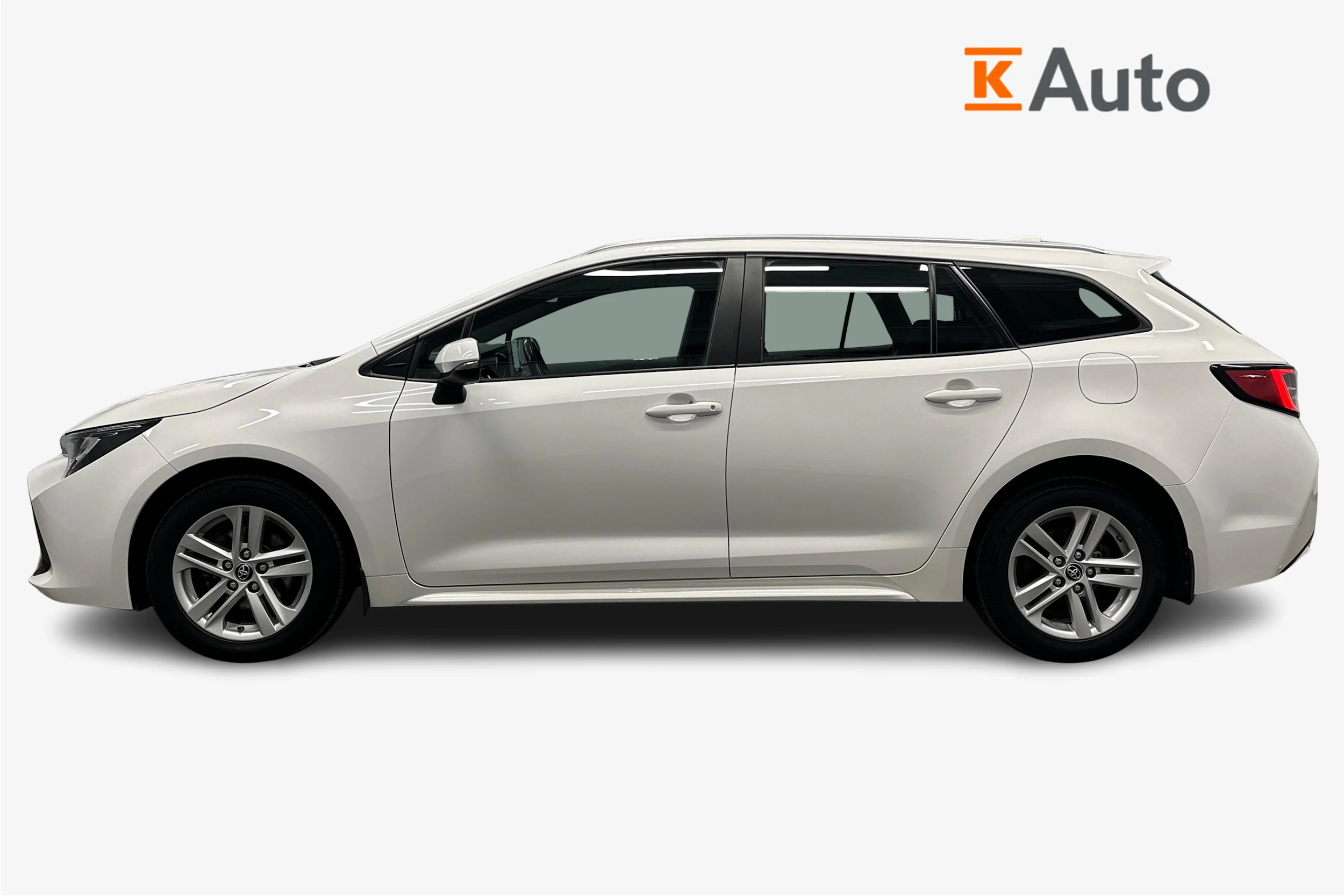 valkoinen Toyota Corolla 2019 kuva 7.