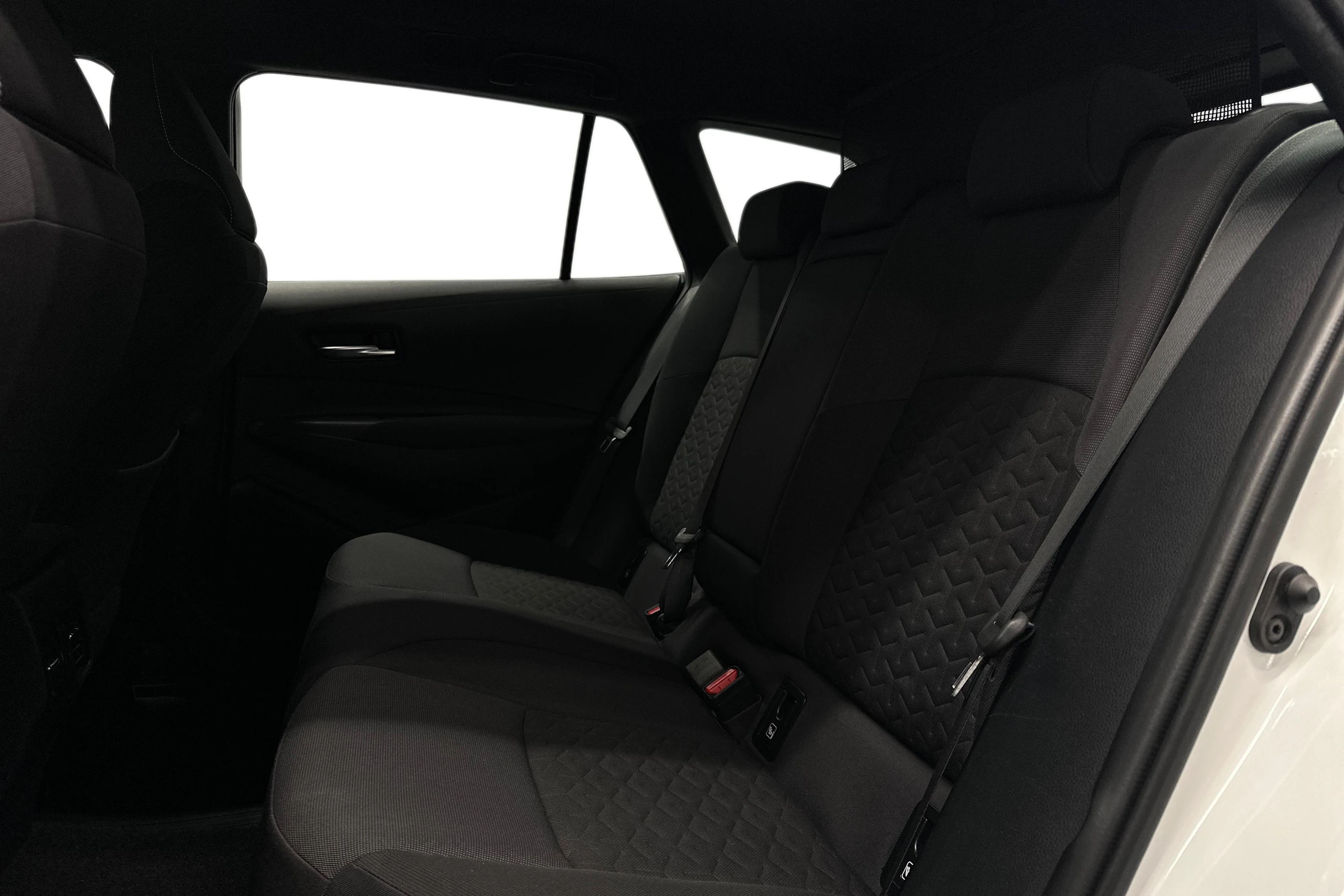 valkoinen Toyota Corolla 2019 kuva 11.