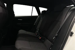 valkoinen Toyota Corolla 2019 kuva 11.