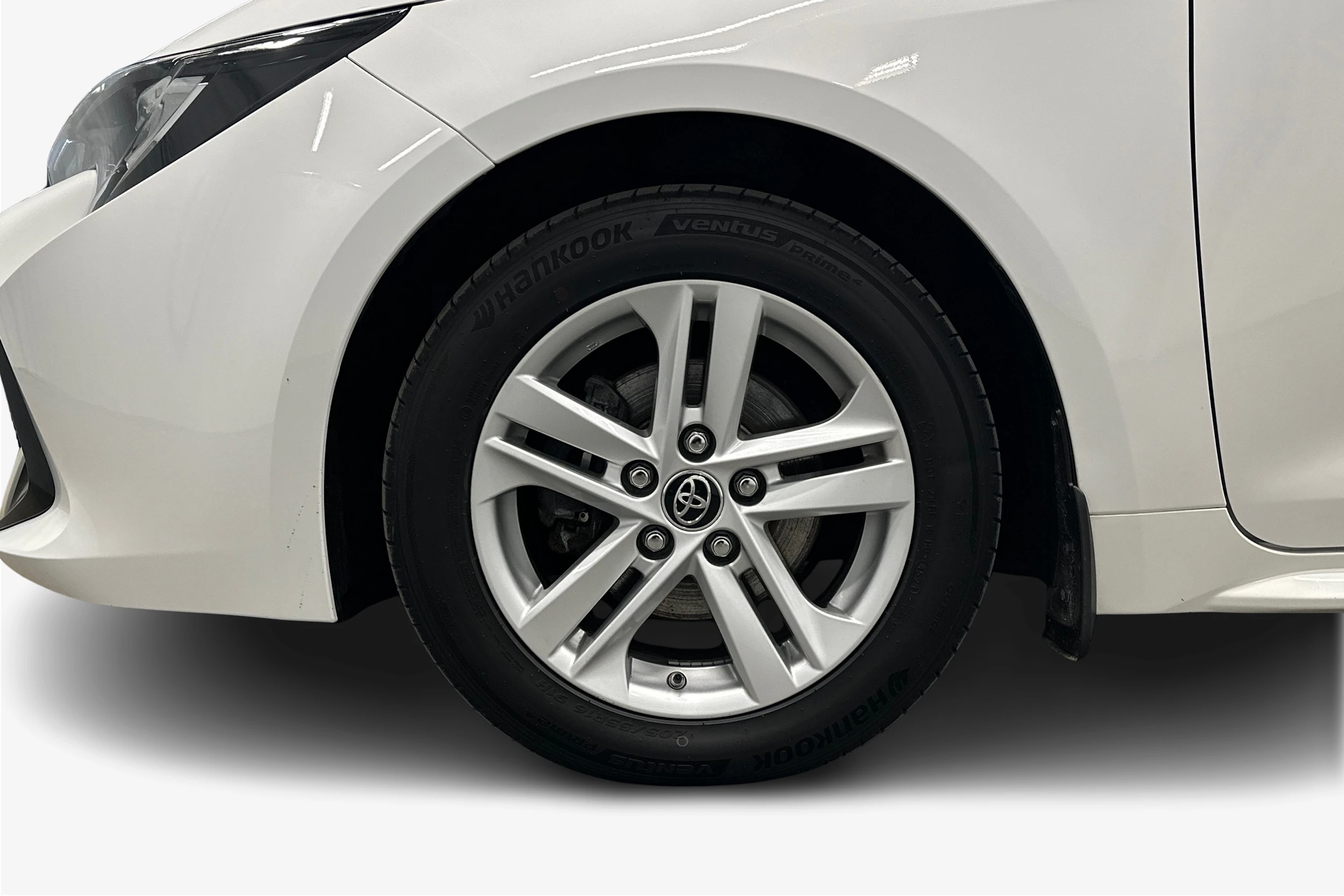 valkoinen Toyota Corolla 2019 kuva 12.