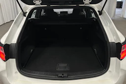 valkoinen Toyota Corolla 2019 kuva 15.