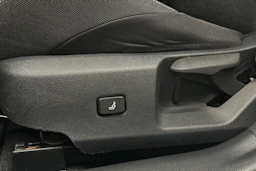valkoinen Toyota Corolla 2019 kuva 17.