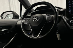 valkoinen Toyota Corolla 2019 kuva 18.