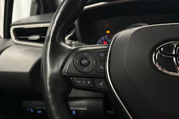 valkoinen Toyota Corolla 2019 kuva 19.
