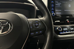 valkoinen Toyota Corolla 2019 kuva 20.