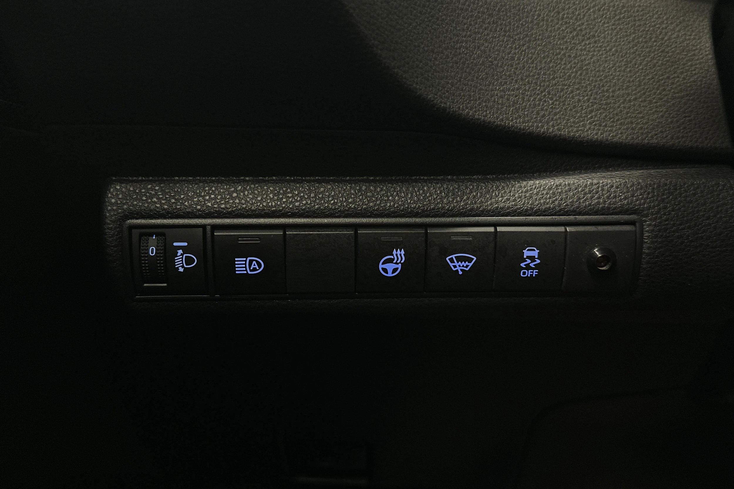 valkoinen Toyota Corolla 2019 kuva 21.