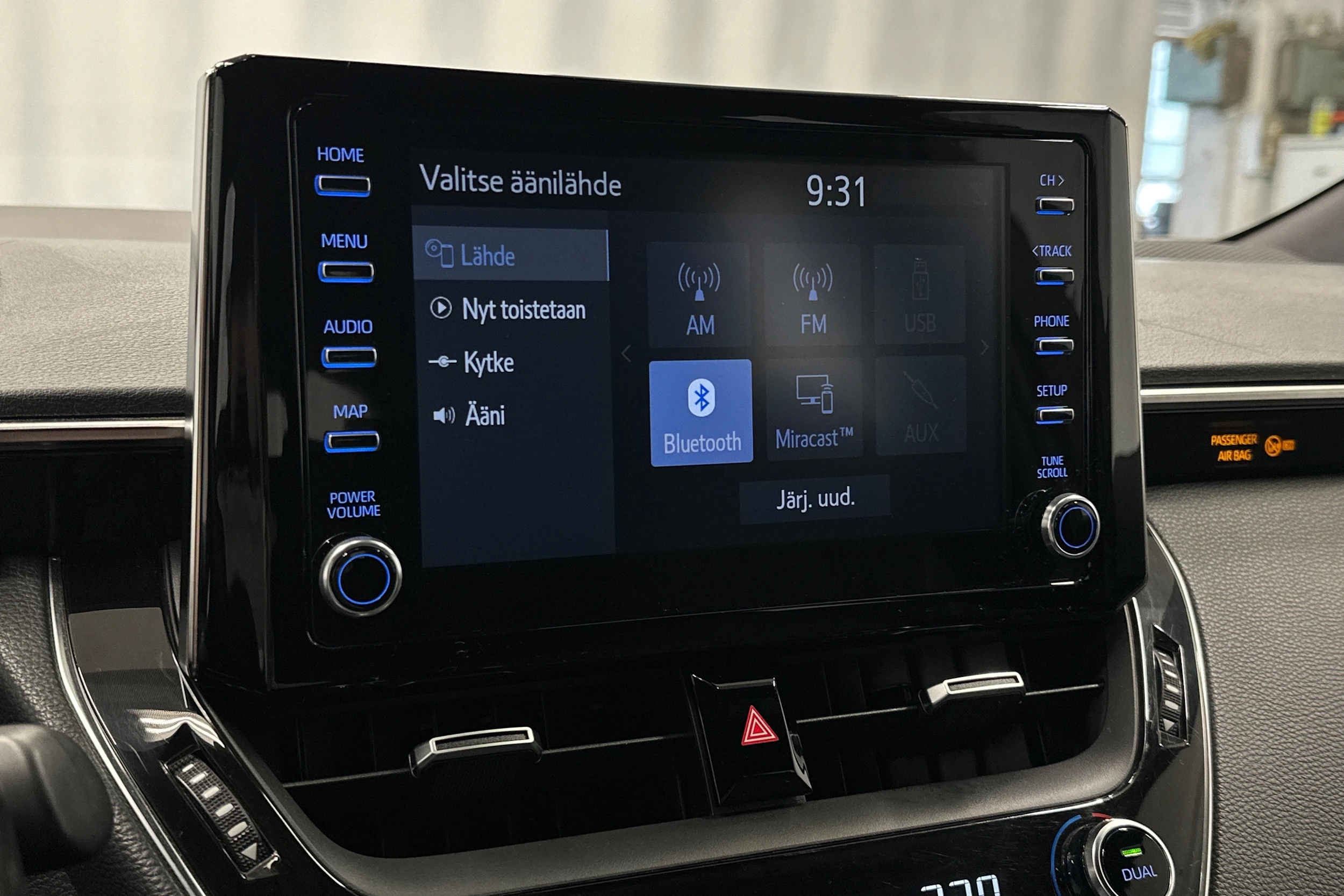 valkoinen Toyota Corolla 2019 kuva 24.