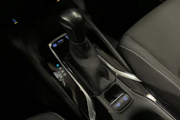 valkoinen Toyota Corolla 2019 kuva 29.