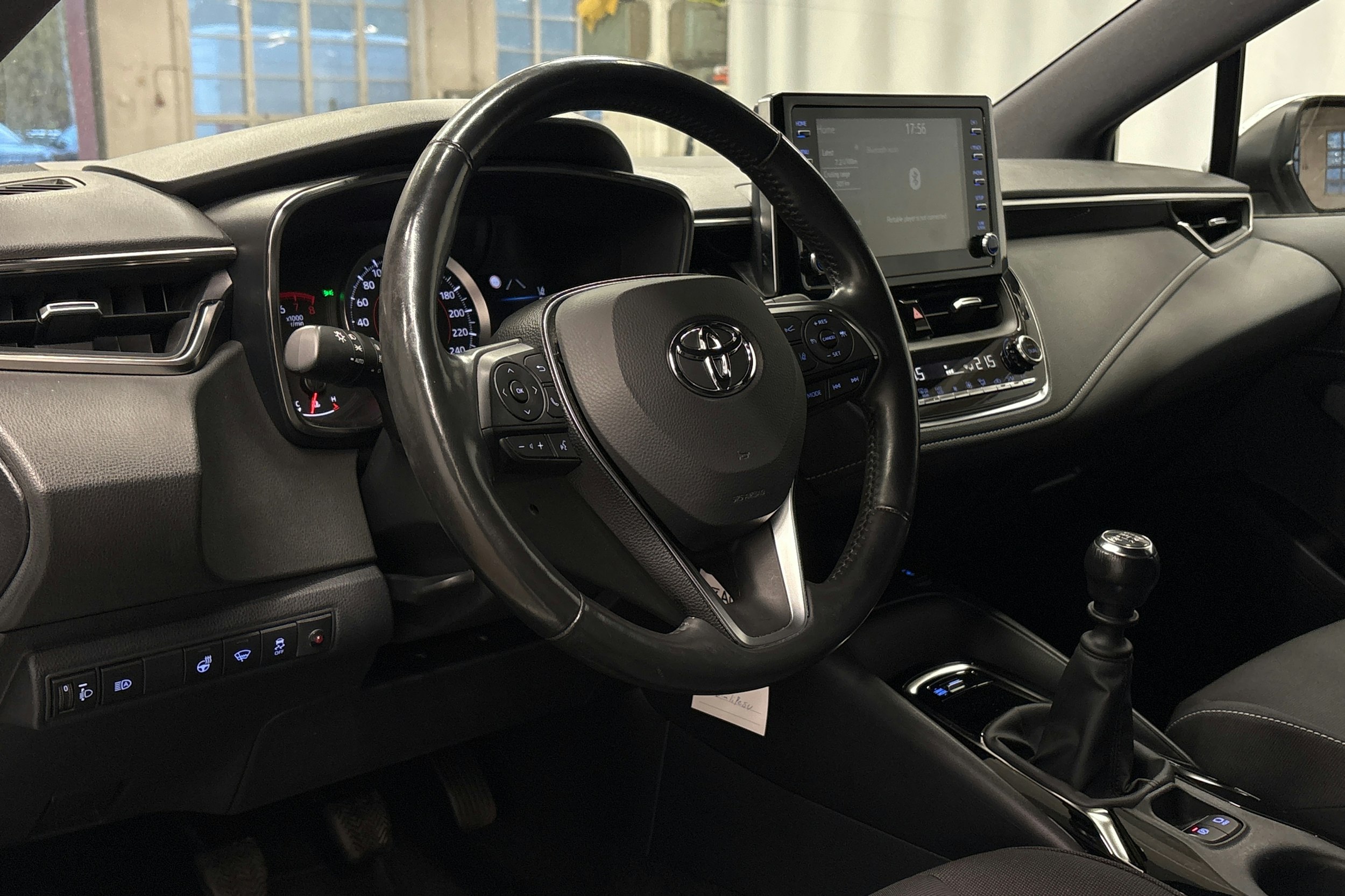 valkoinen Toyota Corolla 2019 kuva 3.