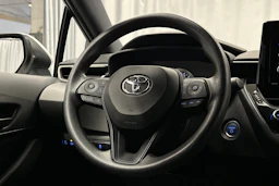 valkoinen Toyota Corolla 2019 kuva 17.